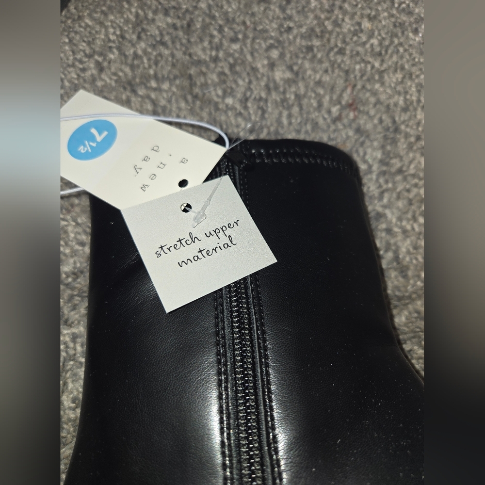 Black Faux Leather Boots, Zips Up the Side, Size 7.5, New With Tags in Box - Picture 10 of 13